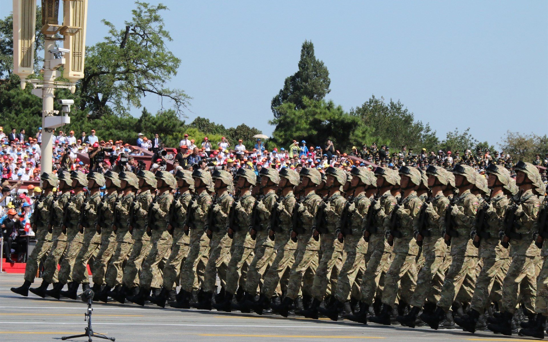 “天气变奏：从暴雨到大雪的极限考验”，天气巨变